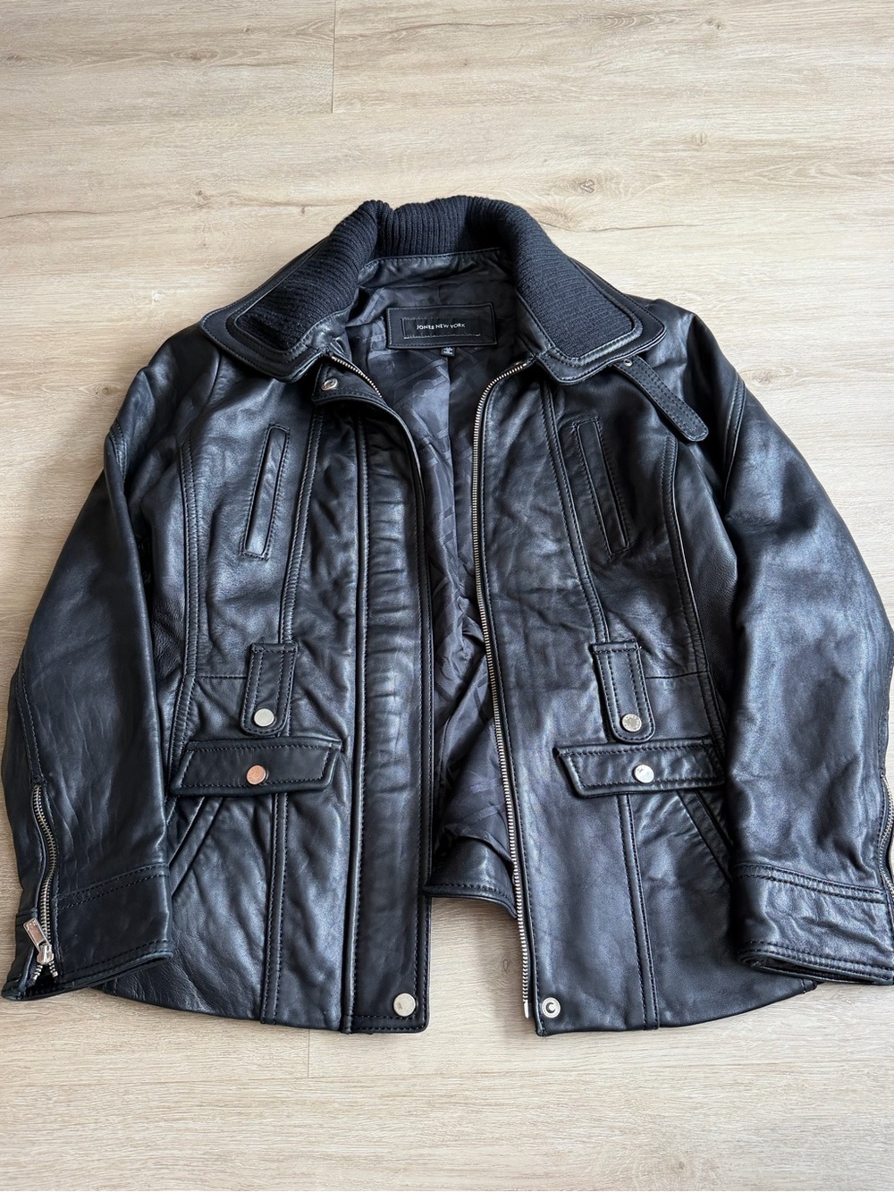 Jones New York Vintage Black 100% Genuine Leather Moto Jacket Zippers Buckles M